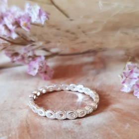 Bague fine ajourée