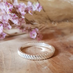 Bague striée
