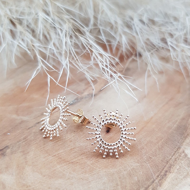 Boucles d'oreilles petit soleil évidé plaqué or